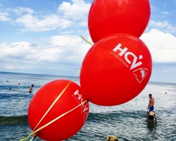 Nasze czerwone balony HCV powiewają na morskim wietrze!